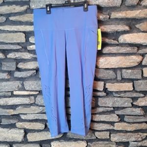 All in Motion sculpted linear high Rise capri